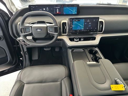 Certified 2025 Ford Expedition Active image 32