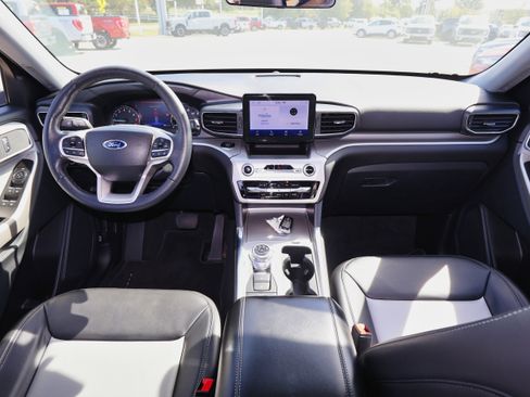 Used 2022 Ford Explorer XLT w/ Equipment Group 202A image 17