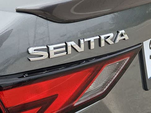 Used 2022 Nissan Sentra SR FWD image 11