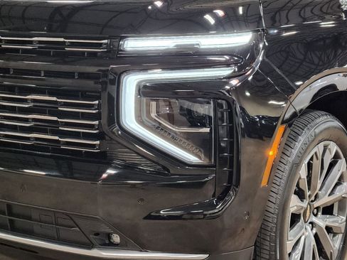 Used 2025 Chevrolet Suburban High Country AWD/4WD image 14