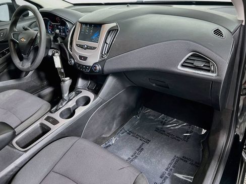Used 2018 Chevrolet Cruze LS FWD image 26