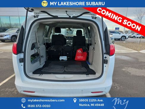 Used 2018 Chrysler Pacifica LX image 18