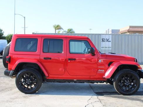 Used 2024 Jeep Wrangler Unlimited Sahara AWD/4WD image 2