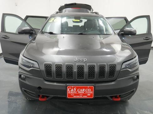 Used 2020 Jeep Cherokee Trailhawk AWD/4WD image 29