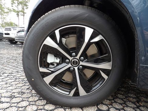 New 2026 Volvo XC60 T8 Core w/ Climate Package image 28