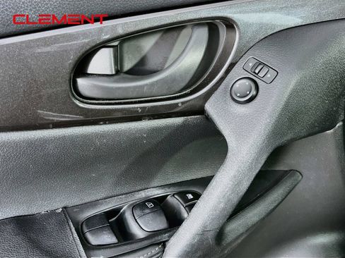 Used 2020 Nissan Rogue S FWD image 24