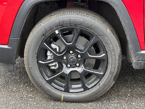 New 2026 Jeep Compass Latitude image 24