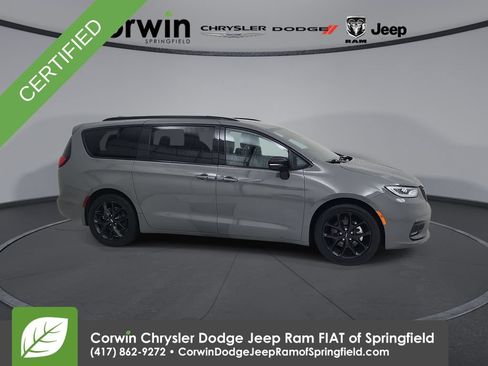 Certified 2025 Chrysler Pacifica Limited FWD image 1
