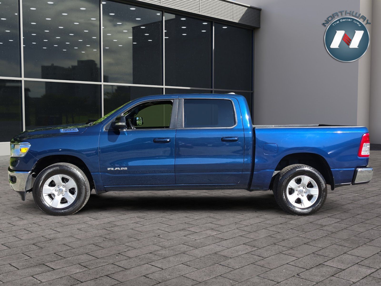 Used 2022 RAM 1500 Big Horn AWD/4WD image 2