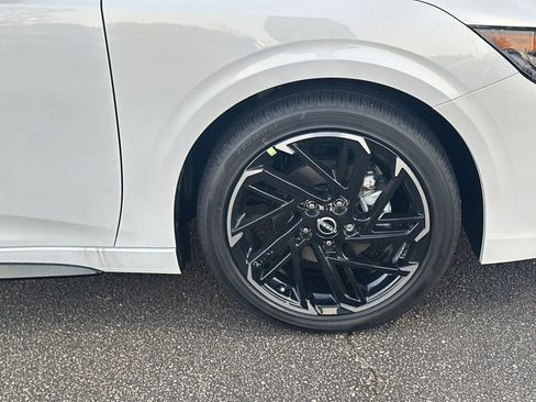 New 2026 Nissan Sentra SR w/ SR Premium Package FWD image 12