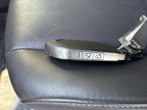 Used 2026 Kia Carnival FWD image 22