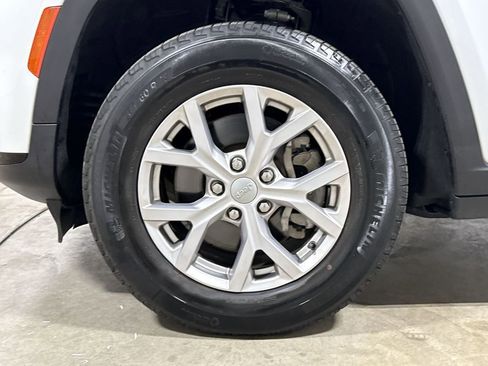 Used 2023 Jeep Grand Cherokee L Limited w/ Black Appearance Package image 29