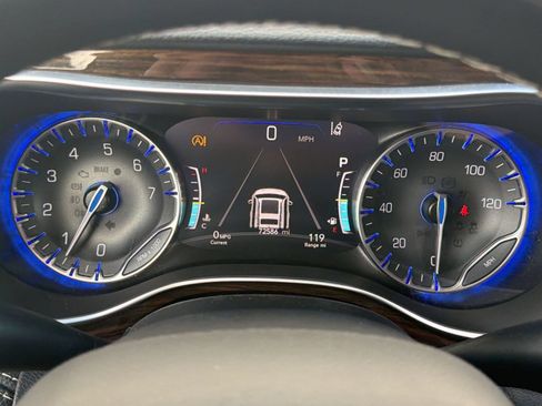 Used 2022 Chrysler Pacifica Limited FWD image 22