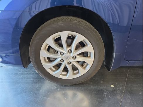 Used 2019 Nissan Sentra SV image 3