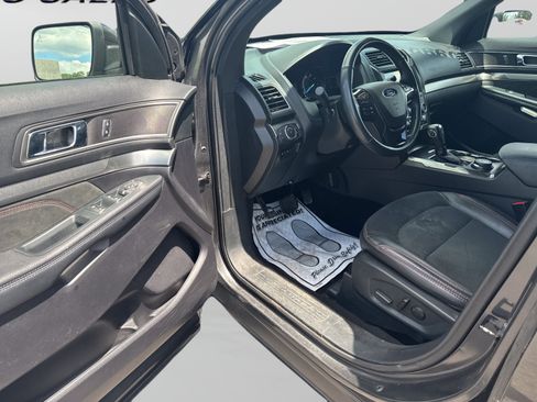 Used 2019 Ford Explorer XLT w/ Equipment Group 202A AWD/4WD image 13