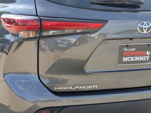 Used 2022 Toyota Highlander XLE image 8