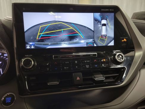 Used 2022 Toyota Highlander Platinum image 17