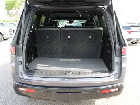 Used 2023 Jeep Wagoneer Series II AWD/4WD image 7