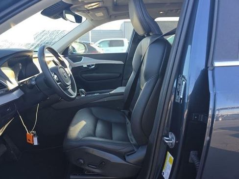 Used 2025 Volvo XC90 B5 Core image 5