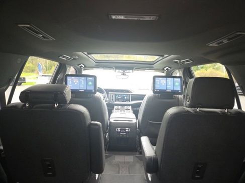 Used 2021 GMC Yukon Denali w/ Denali Premium Package AWD/4WD image 39
