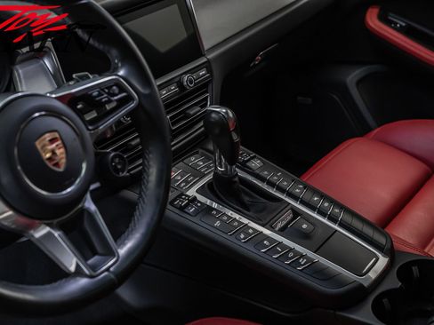 Used 2020 Porsche Macan Turbo image 27