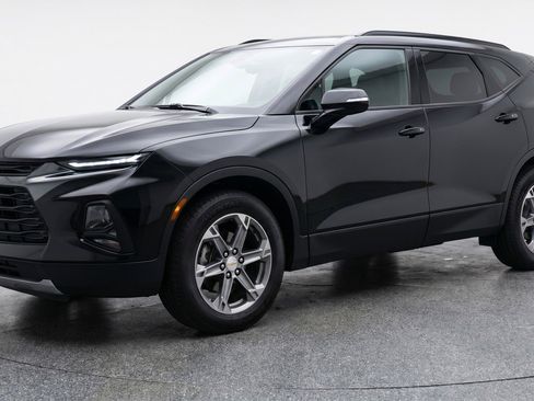 Used 2025 Chevrolet Blazer LT FWD image 3