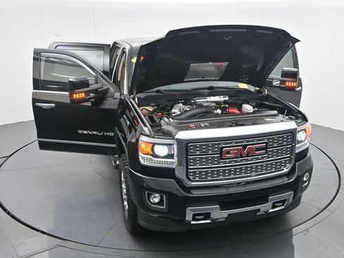 Used 2019 GMC Sierra 2500 Denali w/ Duramax Plus Package AWD/4WD image 39