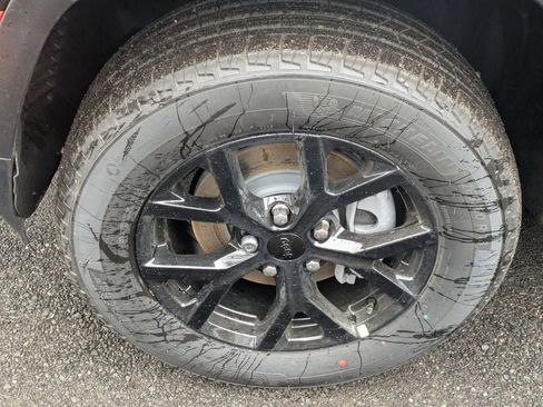 New 2026 Jeep Grand Cherokee Altitude image 9