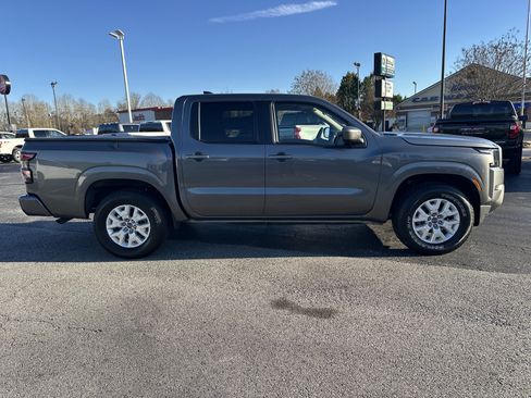 Used 2022 Nissan Frontier SV image 9