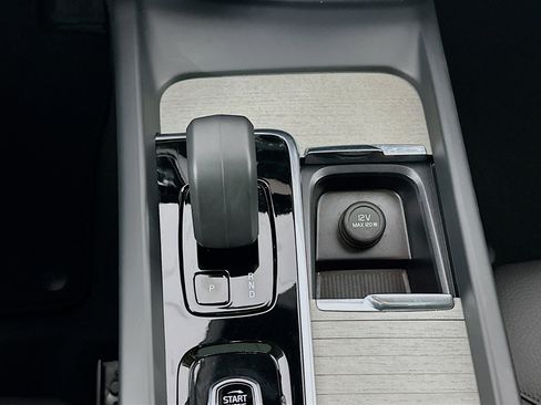 Used 2025 Volvo XC60 B5 Plus image 23