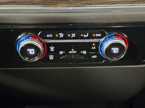Used 2024 GMC Sierra 3500 SLE w/ SLE Convenience Package AWD/4WD image 16