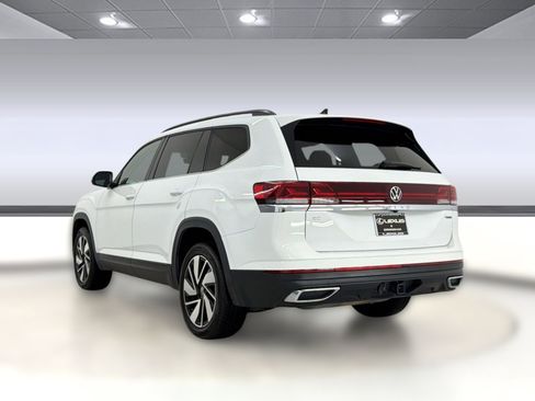 Used 2025 Volkswagen Atlas SE AWD/4WD image 3