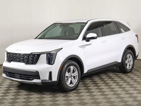 Used 2024 Kia Sorento LX FWD image 7