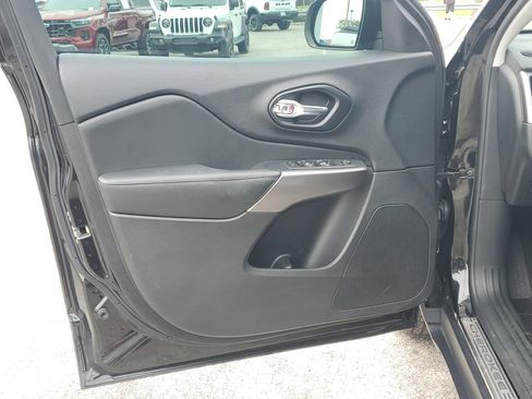 Used 2021 Jeep Cherokee Latitude image 10