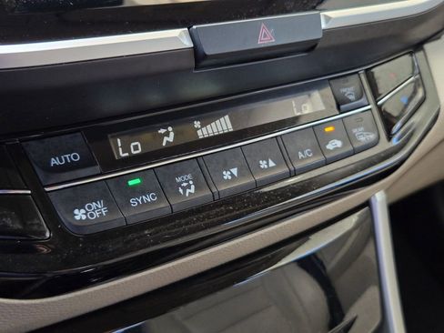 Used 2017 Honda Accord Touring image 17