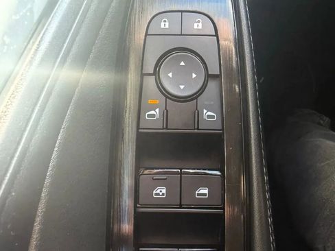 Used 2024 Nissan Rogue SV image 24