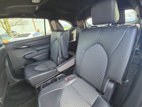 Used 2022 Toyota Highlander XSE AWD/4WD image 21