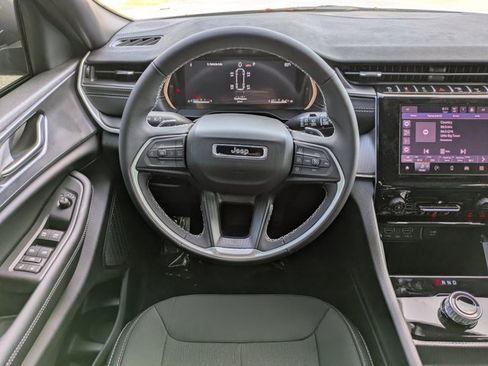 New 2025 Jeep Grand Cherokee L Laredo image 14