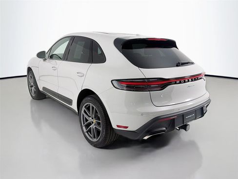 Certified 2025 Porsche Macan image 3