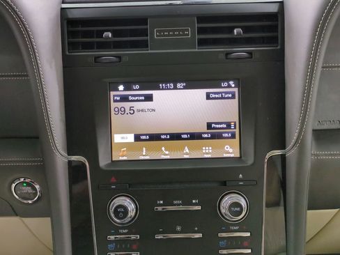 Used 2017 Lincoln Navigator Reserve image 35