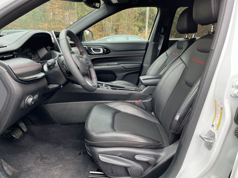 Used 2025 Jeep Compass Trailhawk image 24