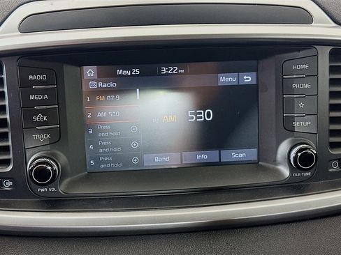 Used 2020 Kia Sorento LX FWD image 21