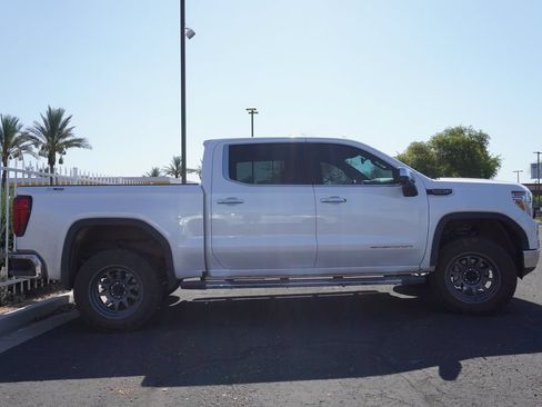Used 2022 GMC Sierra 1500 SLT w/ SLT Premium Package AWD/4WD image 6