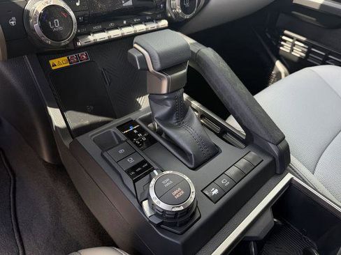 Certified 2025 Toyota Tacoma Limited AWD/4WD image 17