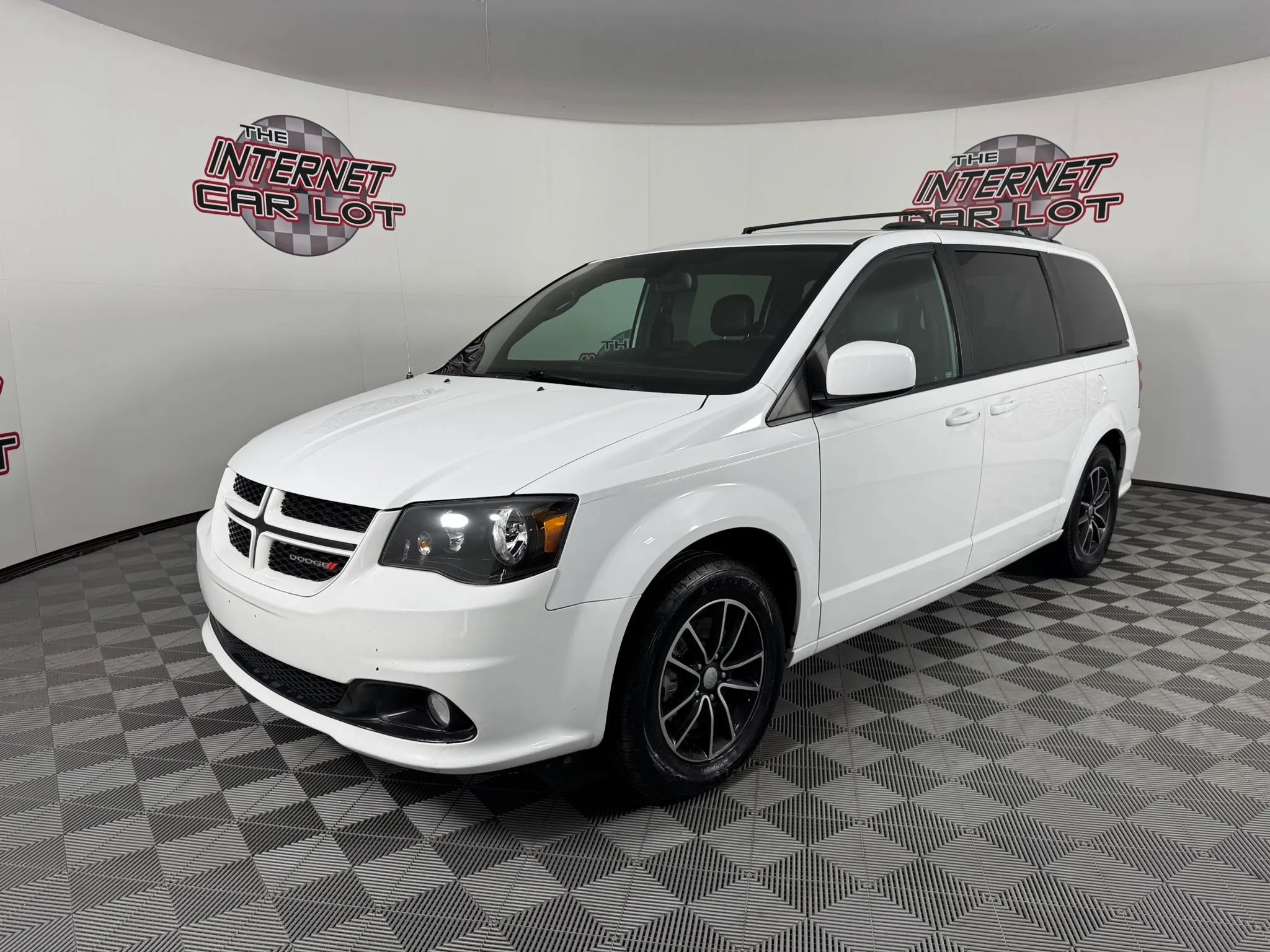 Used 2018 Dodge Grand Caravan GT FWD image 3