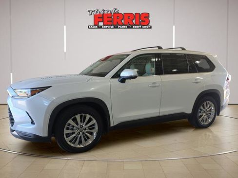 Used 2025 Toyota Grand Highlander AWD image 1