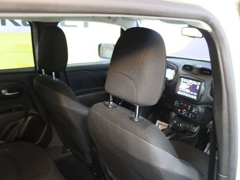 Used 2023 Jeep Renegade Altitude w/ Convenience Group I AWD/4WD image 10