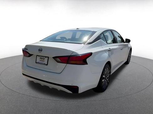 Used 2025 Nissan Altima 2.5 SV FWD image 15
