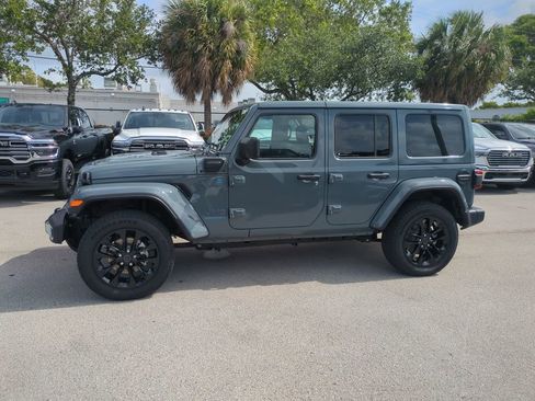 Used 2025 Jeep Wrangler Unlimited Sahara w/ Safety Group AWD/4WD image 9