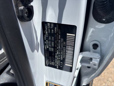 Used 2026 Hyundai Venue SEL FWD image 29